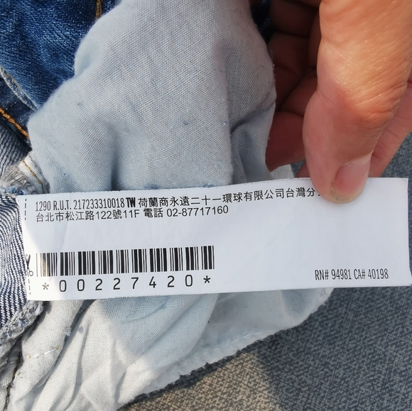 FOREVER 21 distressed blue jean skirt size 30  yellow gold thread - Picture 6 of 9